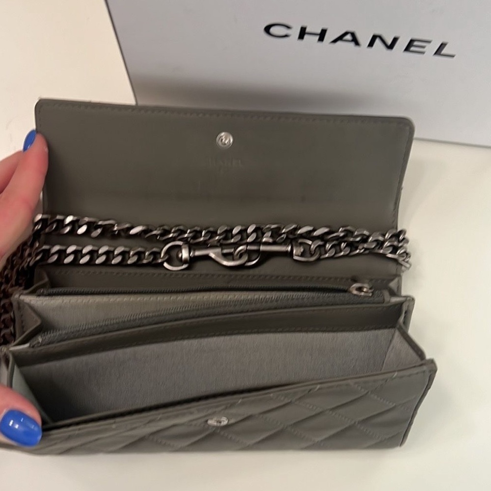 Authentic RARE Chanel Quilted Wallet Gray Matte CoCo with Added chain - Picture 4 of 10